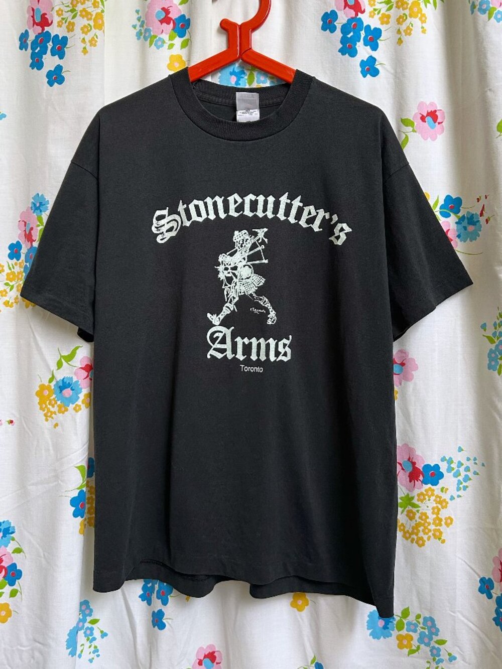 90s vintage Stonecutter's Arms Toronto T-shirt single stitch If It's No Scottish